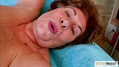 MILF dengan payudara besar bermain sma sex indo dengan dirinya sendiri