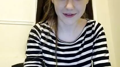 Toket besar bokep indo tukar pasangan amatir sepong kemaluan seperti seorang profesional