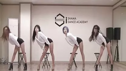 Gadis asia masturbasi sambil berbicara di video lucah indo telepon