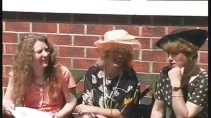 Strip kertas batu gunting terhadap besok video xxx indonesia tante